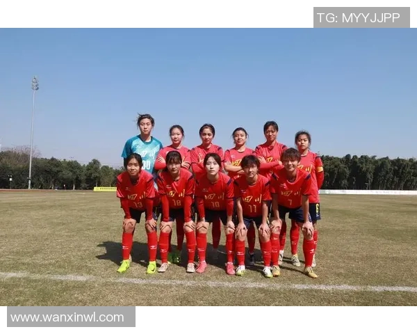 女足明星的素质与实力分析探讨女性足球运动员的成长与发展