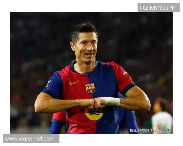 帅气足球明星的魅力与风采揭示了运动场上的时尚与自信